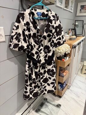 Black & White Floral Wrap Dress/jacket - Women